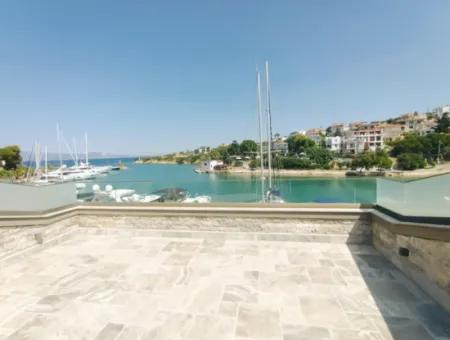 Çeşme Dalyan'da Denize Sıfır Deniz Manzaralı Dublex Daire